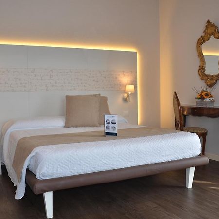 H2O Bed & Breakfast Сирмионе Екстериор снимка
