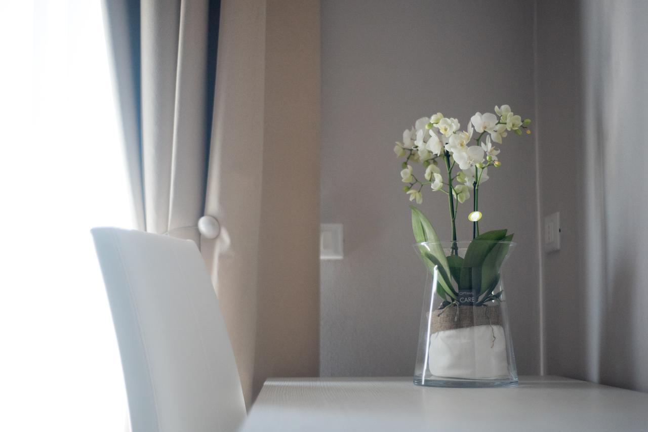 H2O Bed & Breakfast Сирмионе Екстериор снимка