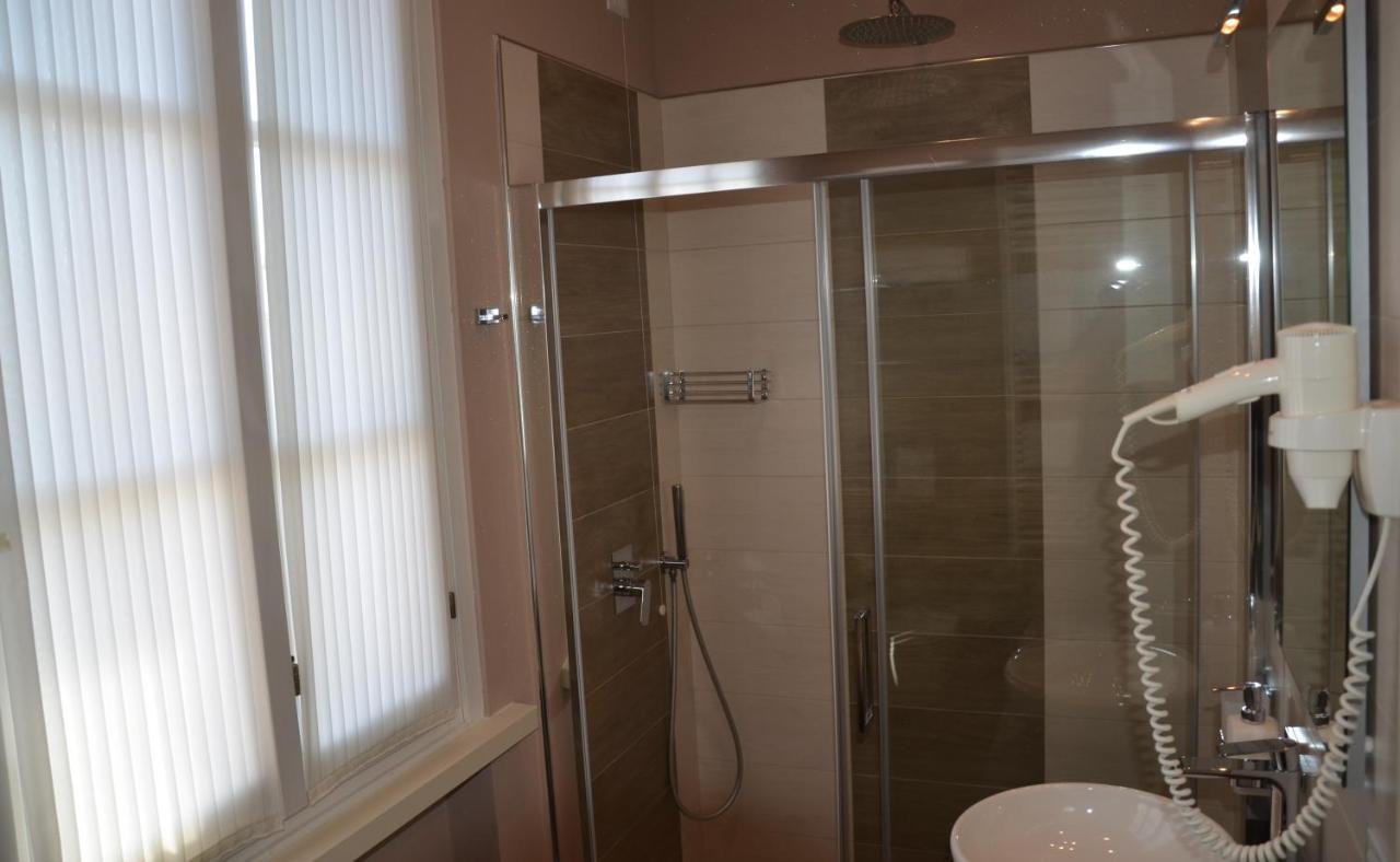H2O Bed & Breakfast Сирмионе Екстериор снимка