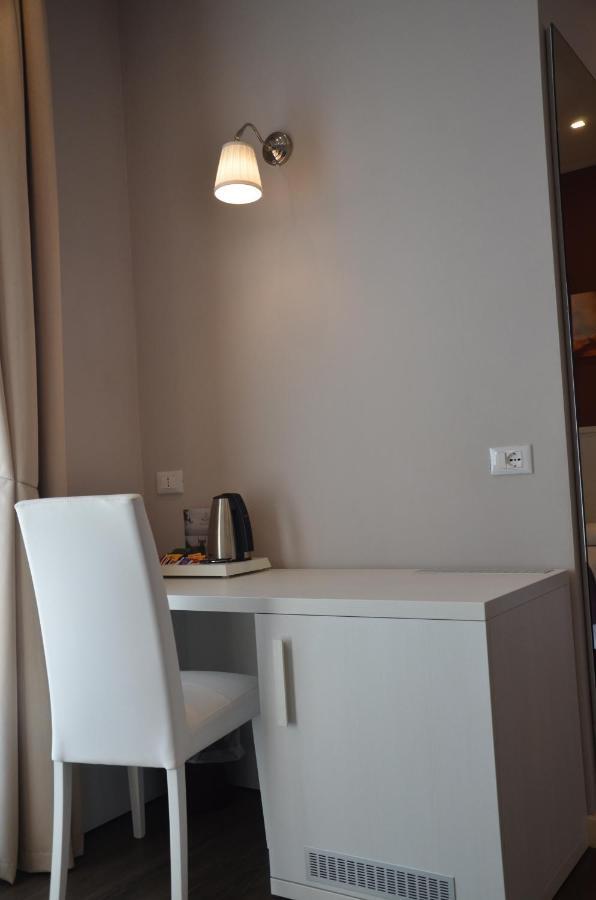 H2O Bed & Breakfast Сирмионе Екстериор снимка