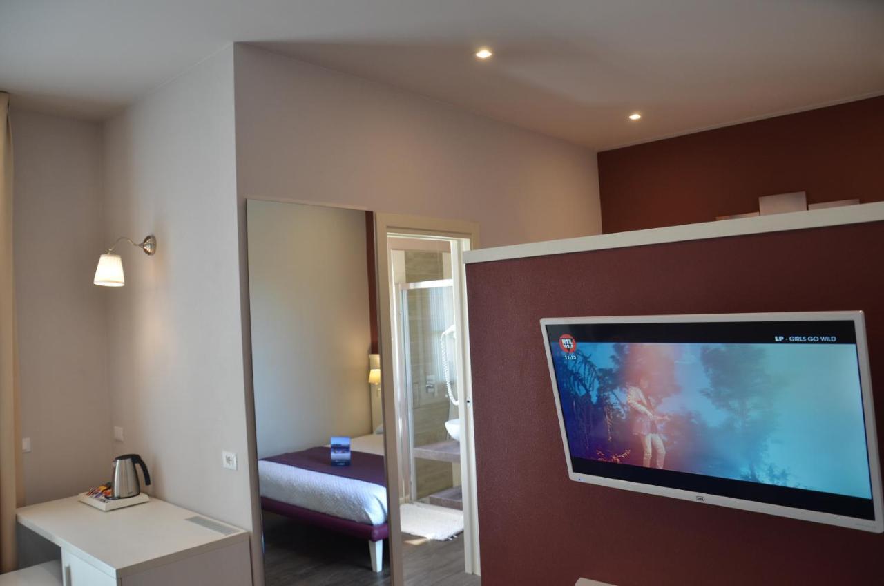H2O Bed & Breakfast Сирмионе Екстериор снимка