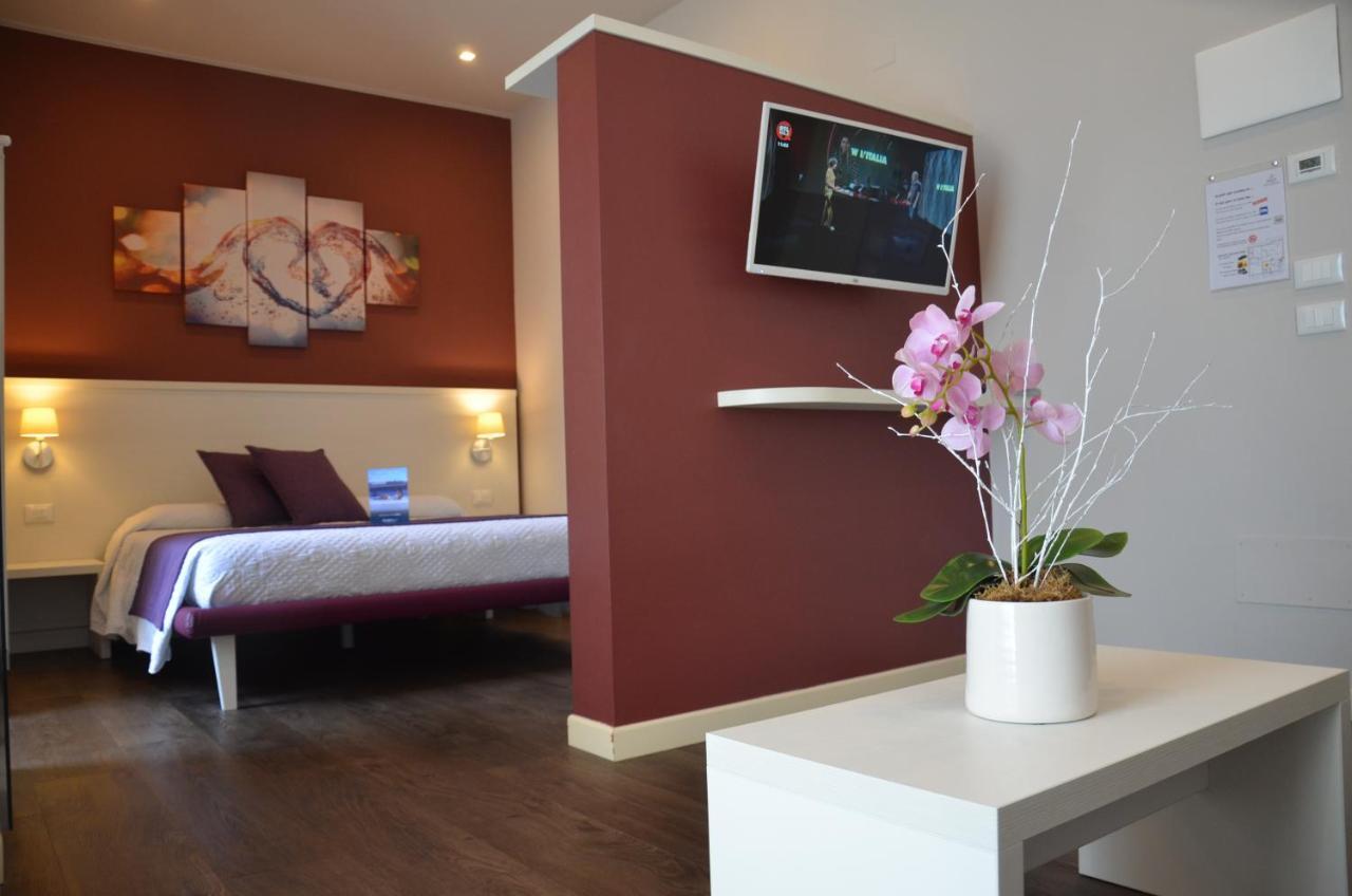 H2O Bed & Breakfast Сирмионе Екстериор снимка